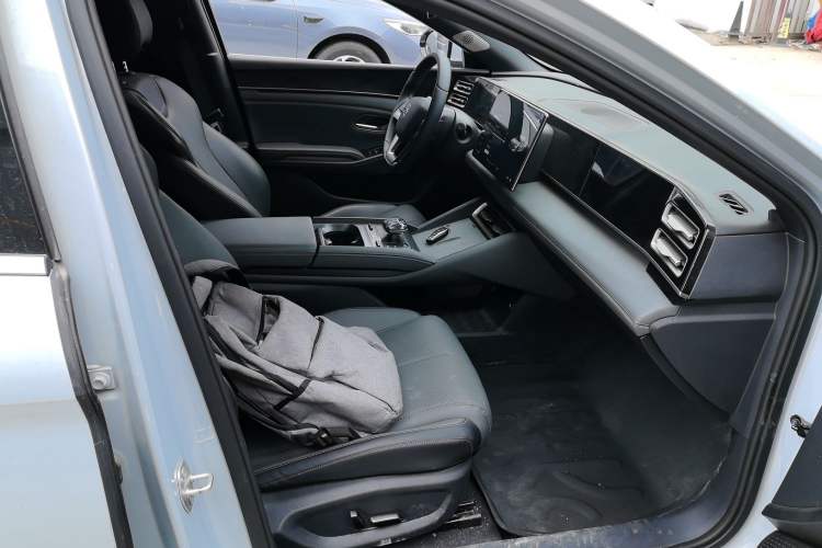 Used BYD Qin L 2025 DM-i Smart Drive 120KM Superior Model
