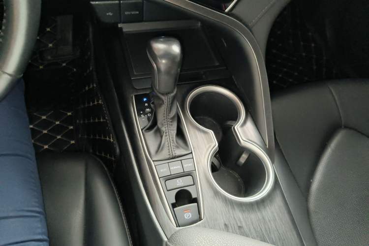 Used Toyota Camry 2023 2.5G Luxury Edition Gear Lever