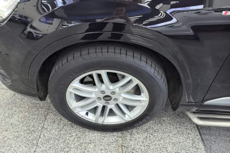 Used Audi Q7 2018 40 TFSI Comfort Model
