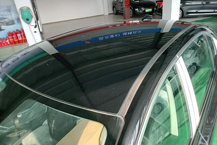 Used Hongqi E-QM5 2022 431 km Charge & Enjoy Edition
