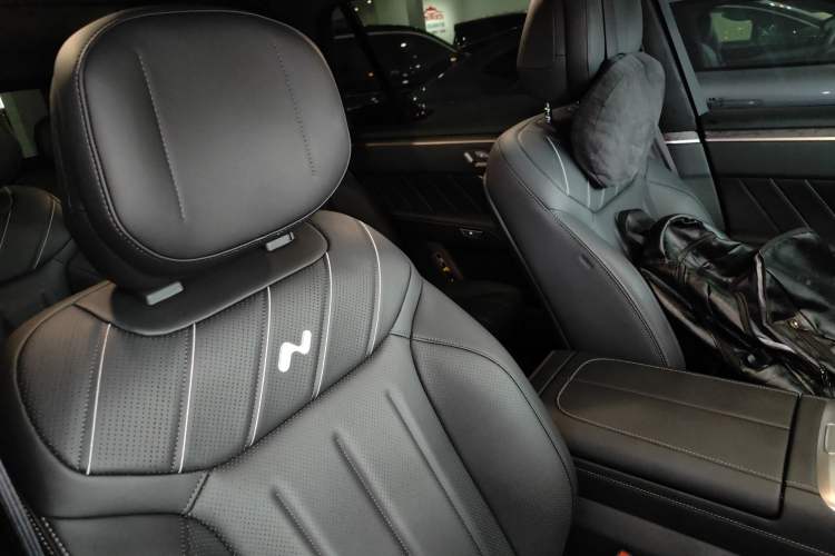 Used ONVO Luxeed L90 2025 Model—Ultra Six-Seater Version
