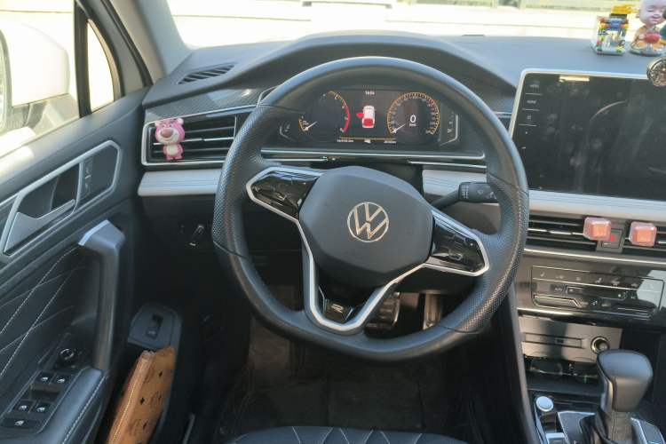 Used Volkswagen Tiguan L 2023 330TSI Automatic Two-Wheel Drive R-Line Flagship Edition Steering Wheel