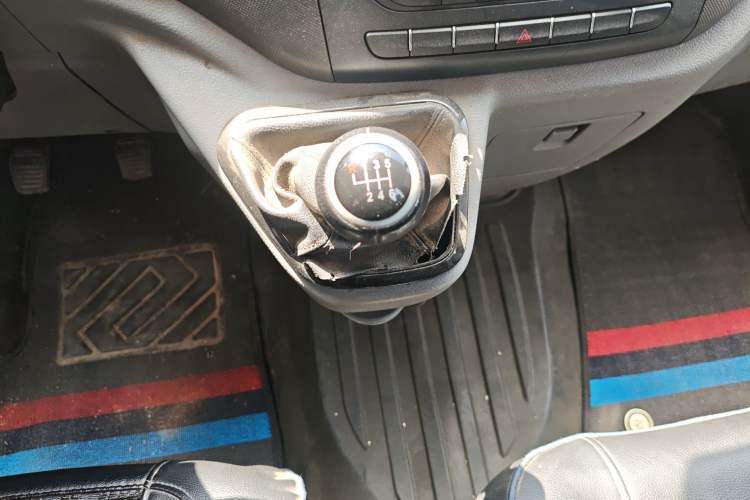 Used Foton Toano 2019 2.5T Multi-Function Long-Wheelbase Mid-Height 5-7 Seater 4J25TC3