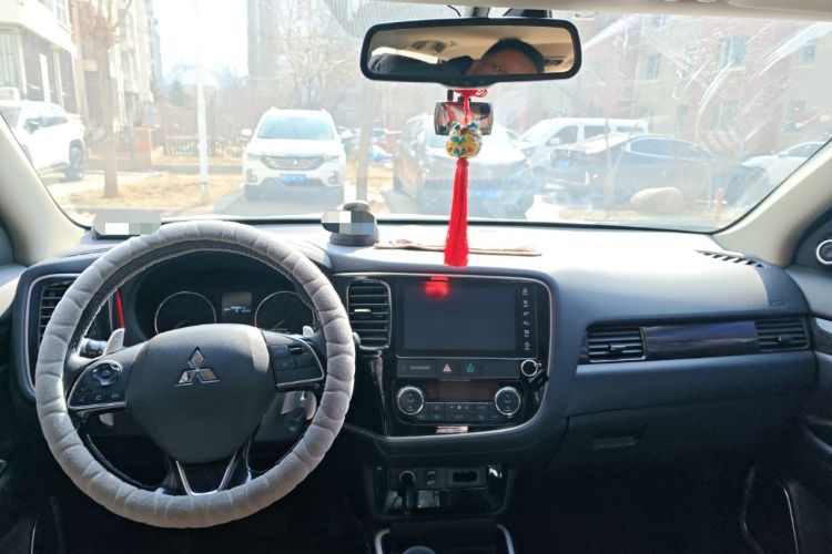 Used Mitsubishi Outlander 2019 2.4L 4x4 Zhi Xiang Edition 7 Seats China VI Standard
