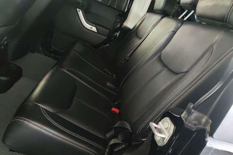 Used Jeep Wrangler 2017 3.0L Sahara Four-Door Comfort Edition
