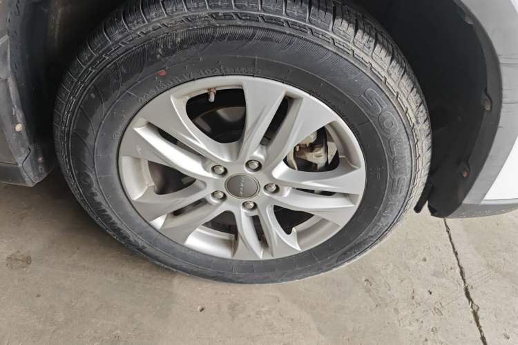 Used Haval H6 2014 Sport Version 1.5T Manual Two-Wheel Drive Elite Edition Right Front Wheel Hub