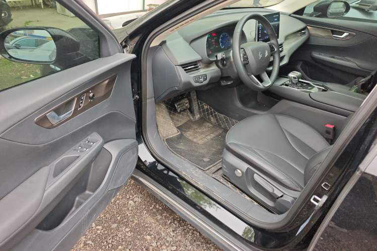 Used Hongqi E-QM5 2022 431 km Charge & Enjoy Edition