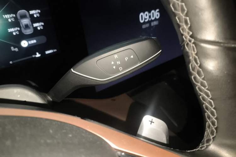 Used EXEED Lanyue 2023 400T Four-Wheel Drive Star Prestige Edition 6 Seats Gear Lever