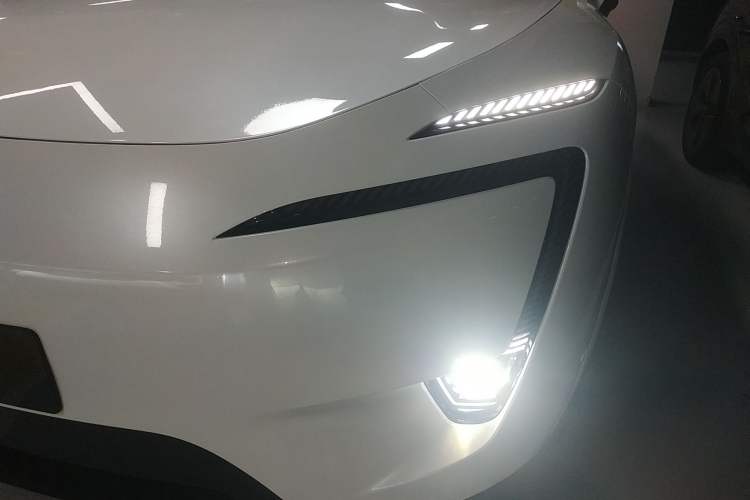 Used Avatr 11 2023 HarmonyOS Version Smart Enjoyment Upgrade Model 90-Degree Rear-Wheel Drive Edition
