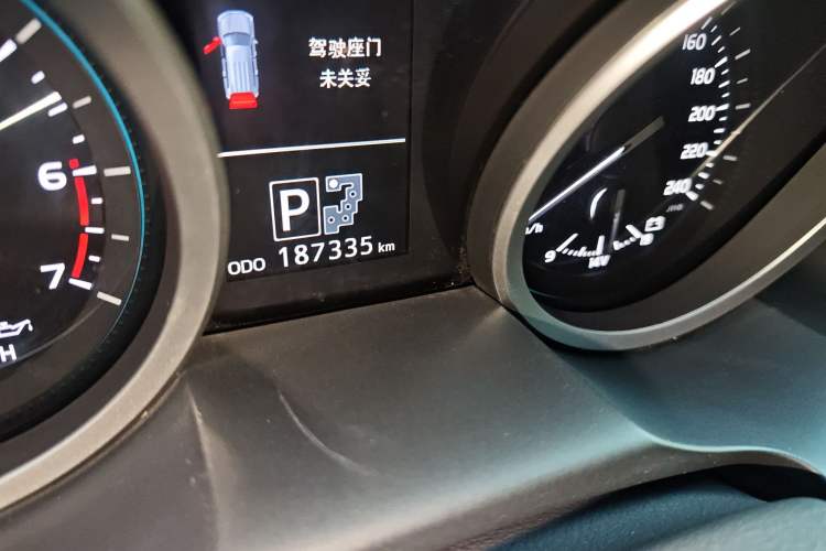 Used Toyota Land Cruiser 2012 4.6L Automatic VX-R
