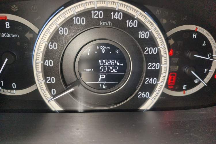 Used Honda Accord 2016 2.0L Comfort Edition Odometer Close Up