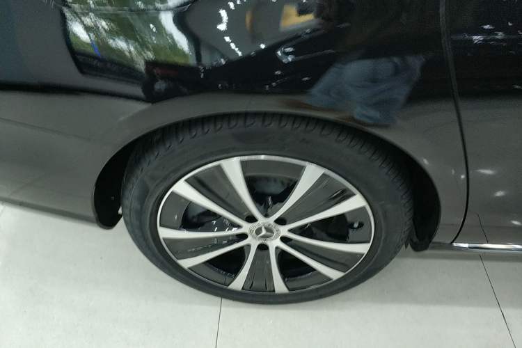 Used Mercedes-Benz E-Class New Energy 2023 E 350 e L Plug-in Hybrid Sedan
