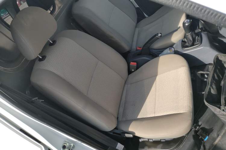 Used Jinbei Hiace X30 2023 1.5L Wealthy Van 2/5-Seater Non-Air-Conditioned Version SWC15M