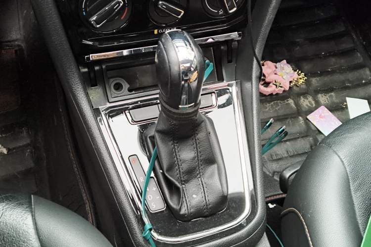 Used Volkswagen Bora 2018 1.5L Automatic Comfort Model Gear Lever