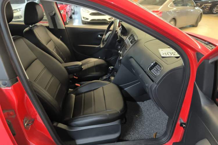 Used Volkswagen Polo 2014 1.6L Automatic Comfort Edition Right Front Seat