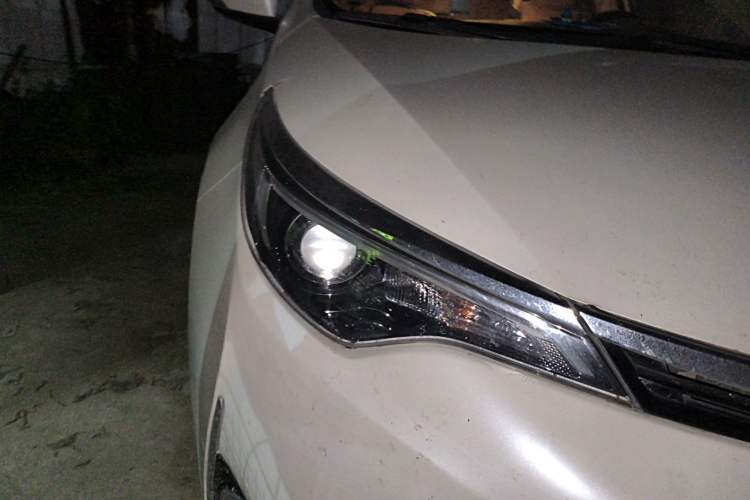 Used Toyota Levin 2017 Revised 185T CVT Elite Edition China V Standard Right Front Headlight