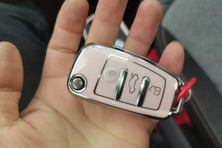 Used Chery QQ Ice Cream 2022 120km Conical Shape Lithium Iron Phosphate
