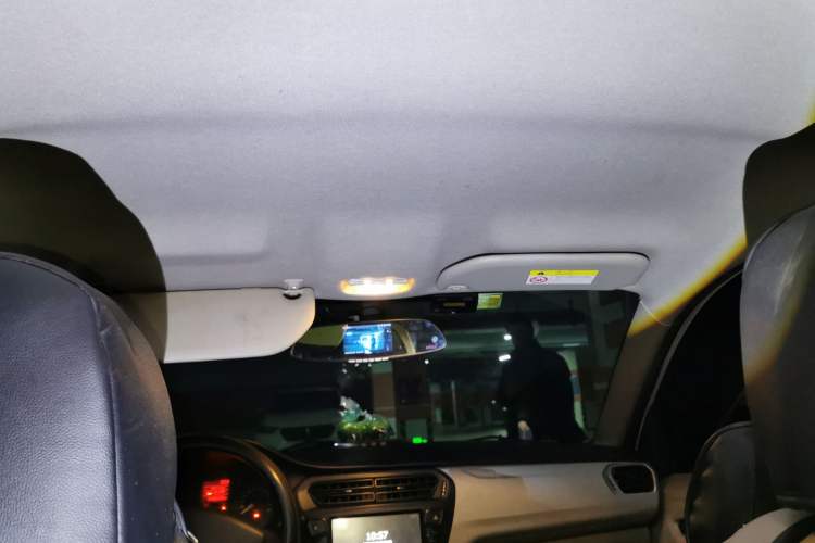 Used Citroen Elysee 2015 Zhishang Edition 1.6L Manual Fashion Model