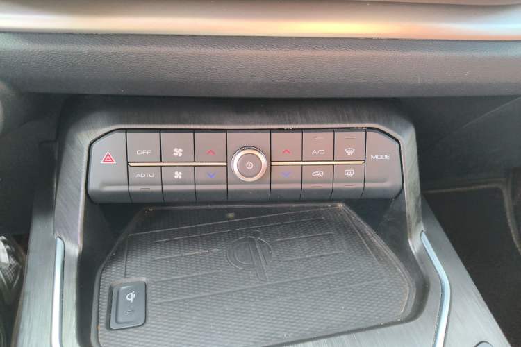 Used Wey VV6 2020 2.0T Four-Wheel Drive Zhiyu+ Audio And AC Panel