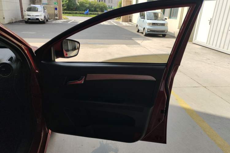 Used Roewe 350 2015 1.5L Manual Luxury Sunroof Edition
