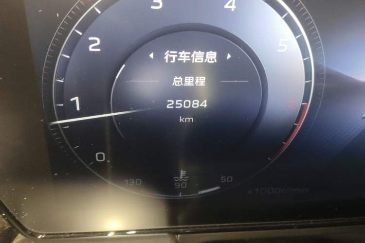 Used Hongqi HS5 2023 2.0T Qixiang Pro Edition Odometer Close Up