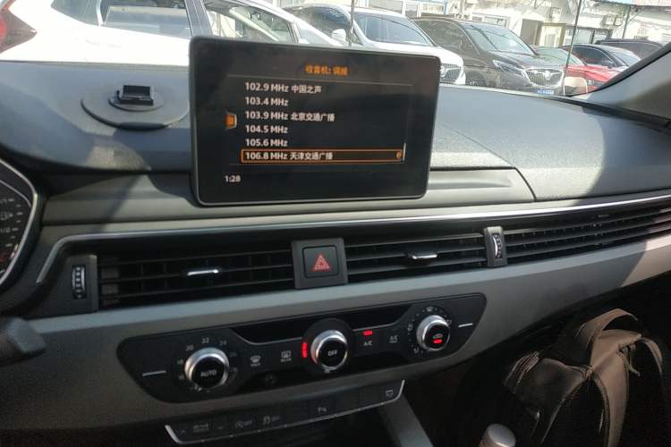 Used Audi A4L 2019 40 TFSI Ambition China VI Audio And AC Panel