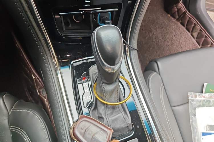 Used Cadillac ATS-L 2017 28T Fashion Edition Gear Lever