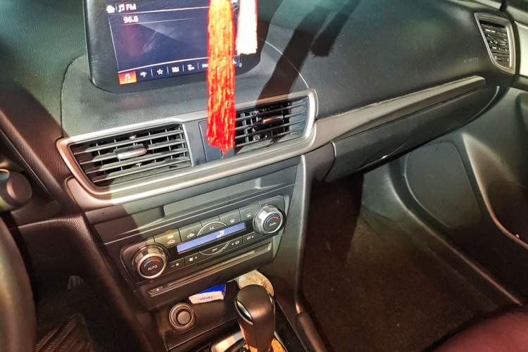 Used Mazda 3 Axela 2019 Cloud-Controlled Sedan 1.5L Automatic Luxury Model China VI Standard