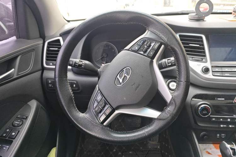 Used Hyundai Tucson 2018 1.6T Dual-Clutch Two-Wheel Drive 15th Anniversary Special Edition
