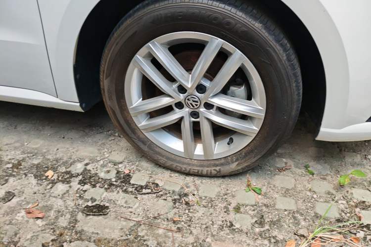 Used Volkswagen Gran Lavida 2017 180TSI DSG Comfort Edition Right Front Wheel Hub