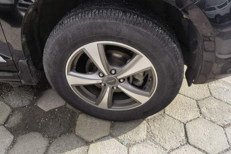 Used Haval H6 2014 Upgraded Model 1.5T Manual Two-Wheel Drive Elite Version Right Front Wheel Hub