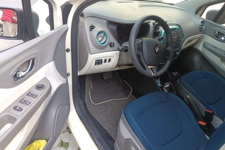 Used Renault Captur 2015 1.2T Automatic Standard Edition
