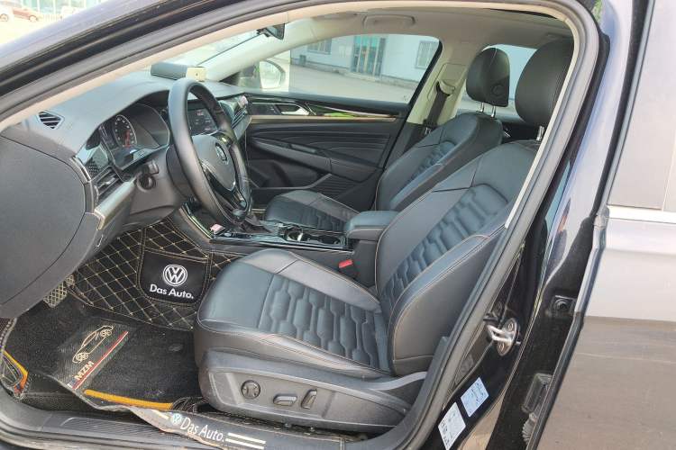 Used Volkswagen Passat 2019 330TSI Elite Edition China VI Left Front Seat