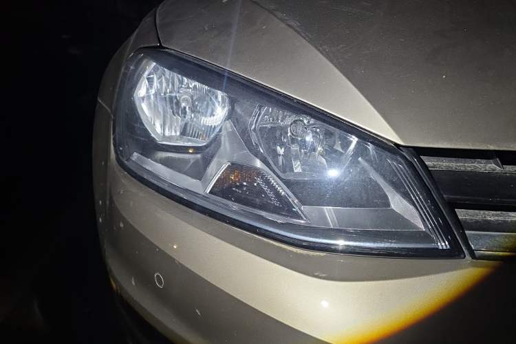 Used Volkswagen Golf 2017 230TSI Automatic Luxury Million-Vehicle Commemorative Edition Right Front Headlight