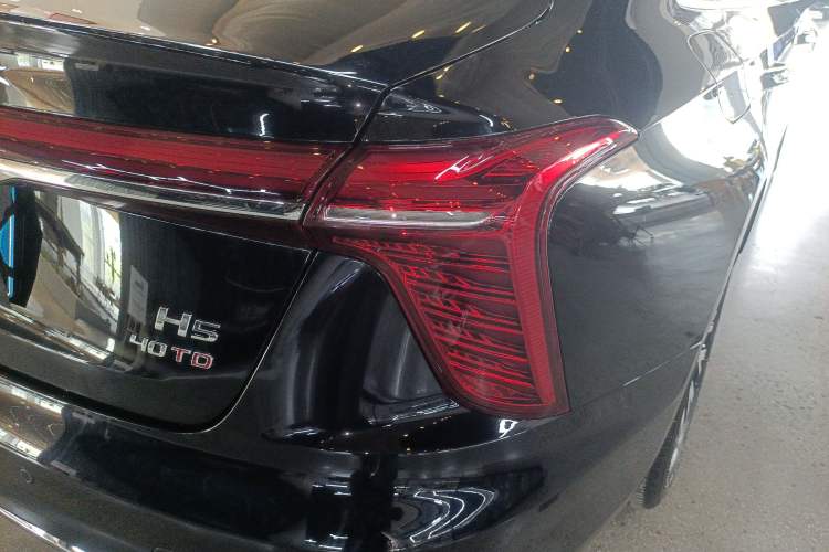 Used Hongqi H5 2025 2.0T Automatic Flag Edition – 500 000 Units Commemorative Version Exterior 3