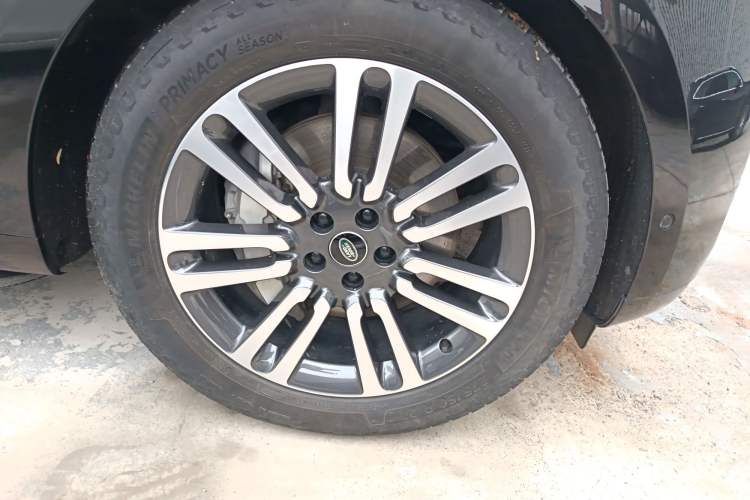 Used Land Rover Range Rover 2023 3.0 L6 400 PS Extended Long-Wheelbase Version