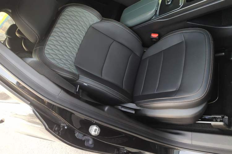 Used Geely Auto Haoyue L 2024 2.0T DCT Prestige Version
