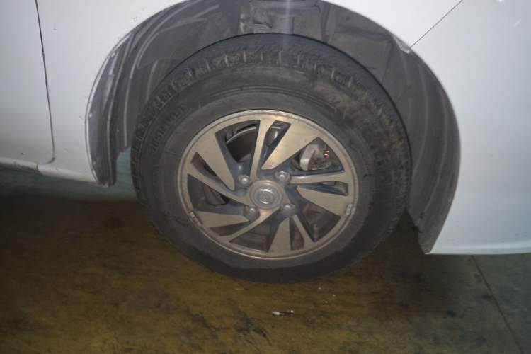 Used Nissan NV200 2016 Revised Version 1.6L CVT Luxury Edition Right Front Wheel Hub