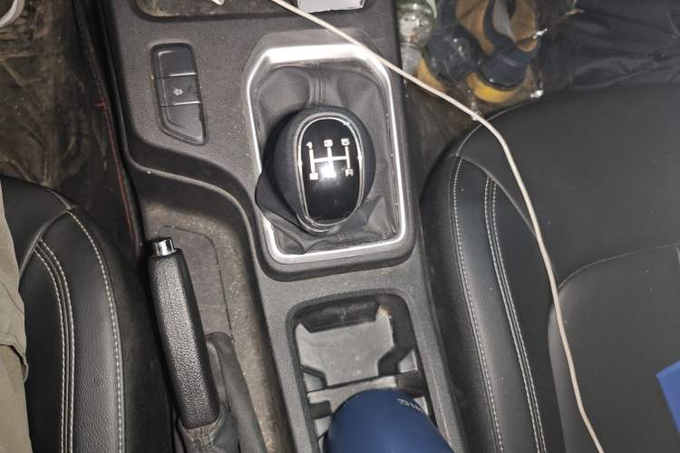 Used JMC Baodian 2023 2.5T Diesel 4x4 Comfort Edition Flat-Base Cargo Bed Long Wheelbase Model JX4D25A6L
