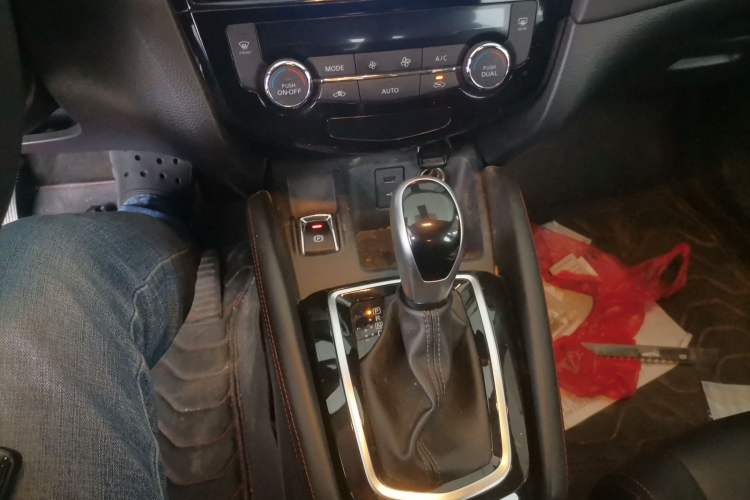 Used Nissan Qashqai 2023 Classic 2.0L CVT XV Comfort Edition Gear Lever