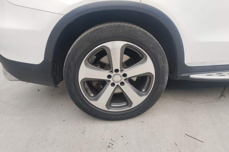 Used Mercedes-Benz GLC 2016 GLC 260 4MATIC Luxury Model Exterior 5