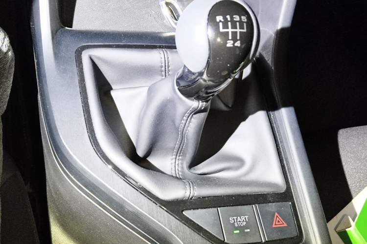 Used Roewe i5 2023 1.5L Manual Comfort Edition Gear Lever