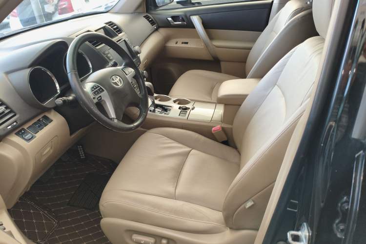 Used Toyota Highlander 2012 2.7L Two-Wheel Drive 7-Seater Luxury Edition Left Front Seat