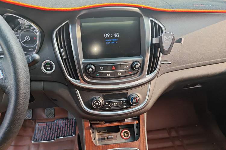 Used Baojun 560 2017 Rhythmic Edition 1.5T Manual Enjoyment Model