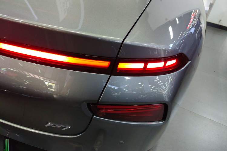 Used XPeng P7 2022 670N+ Right Rear Taillight