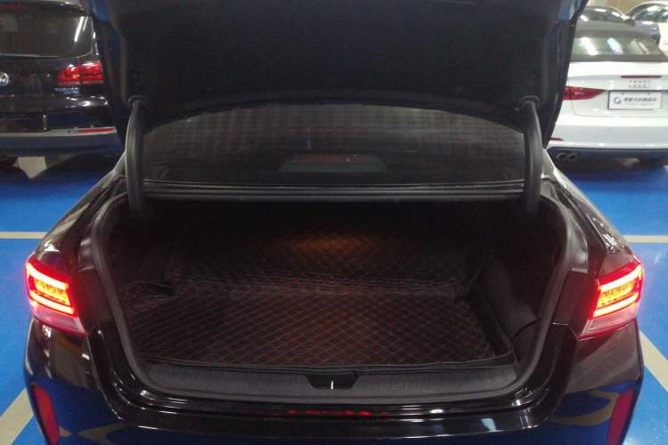 Used Kia K5 New Energy 2018 2.0L ZhiZun Edition Trunk