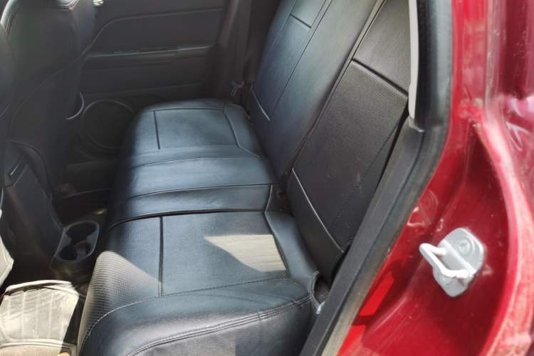 Used Jeep Compass 2013 2.0L two-wheel drive sport version Left Rear Seat