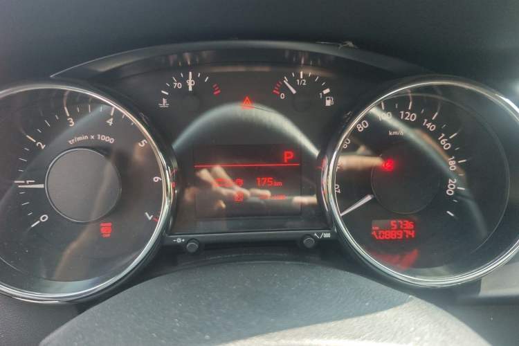 Used Peugeot 3008 2015 2.0L Automatic Classic Edition
