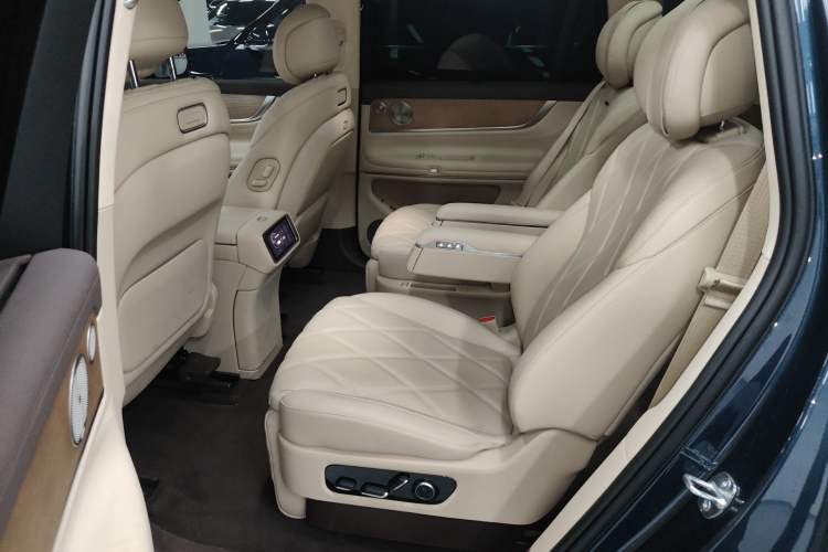 Used Hima AITO M9 2025 Extended-Range Ultra Version 52 kWh 6-Seater
