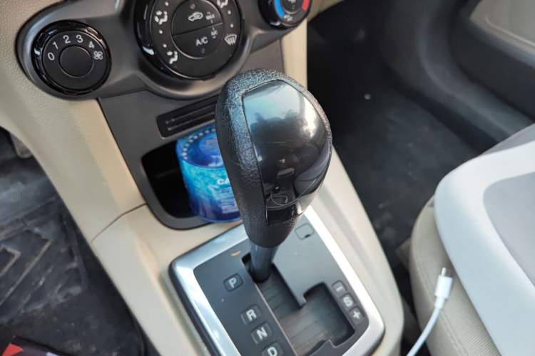 Used Ford Fiesta 2011 Hatchback 1.5L Automatic Fashion Edition Gear Lever